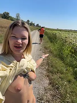 justmilaa webkamerás műsora
