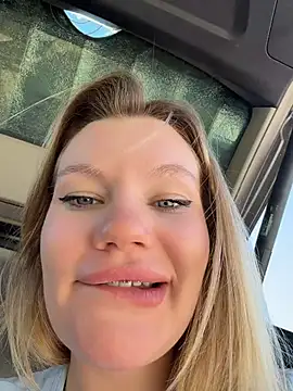justmilaa Шоу с уебкамера