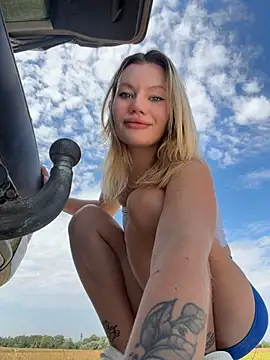 justmilaa Шоу с уебкамера