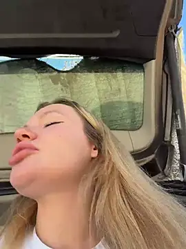justmilaa Show in webcam