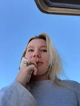 justmilaa Шоу с уебкамера