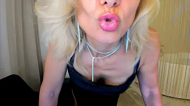 MuseOfStage's Live XXX Chat
