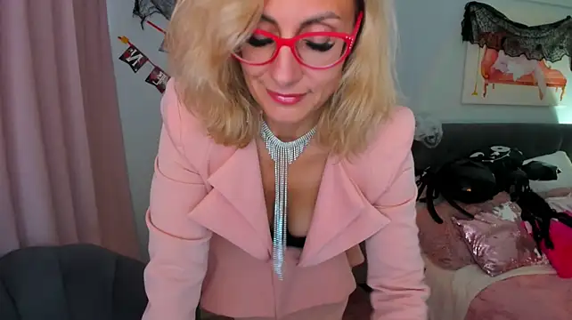 MuseOfStage Adlı Modelin Canlı XXX Sohbeti
