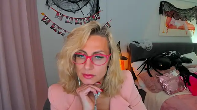 MuseOfStage Adlı Modelin Canlı XXX Sohbeti
