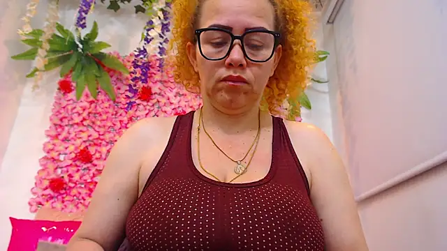 BLONDE_SEXYHOT: онлайн-секс-чат