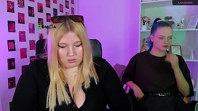 Show modela juli_kisss na web-kameri