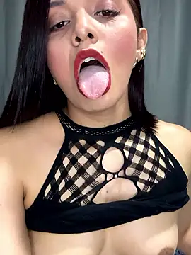 Melanyprada: διαδικτυακό σόου στην κάμερα