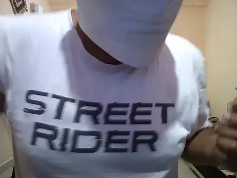 Show modela Akhil3290 na web-kameri