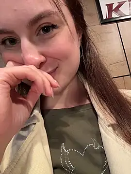 Dina_Tease: διαδικτυακό σόου στην κάμερα