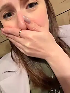 Dina_Teaseのウェブカメラショー