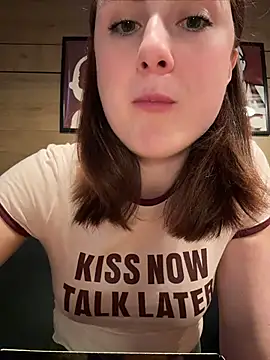 Dina_Teaseのウェブカメラショー