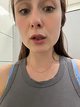 Dina_Tease: διαδικτυακό σόου στην κάμερα
