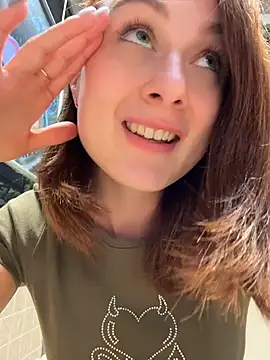 Pokazy przed kamerką – Dina_Tease