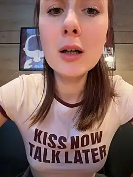 Show modela Dina_Tease na web-kameri