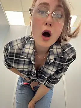 Pokazy przed kamerką – Dina_Tease