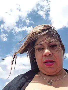 Chat +18 de Laura-Hernandez ao vivo