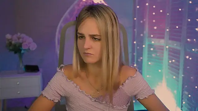 DeboraLarson Adlı Modelin Canlı XXX Sohbeti