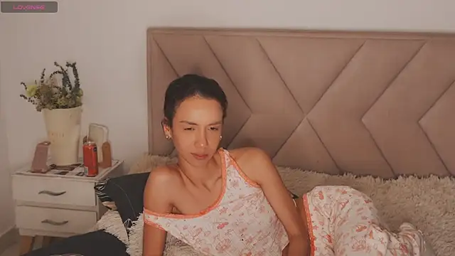 Bonnieshyy Adlı Modelin Canlı XXX Sohbeti