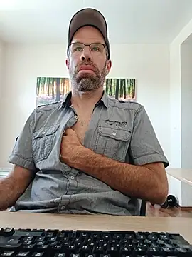 DaddyHarry_MatureStallion webcam show