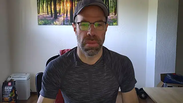 DaddyHarry_MatureStallion Webcam-Show