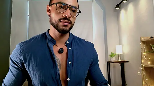 LiamGarcia1's Webcam Show