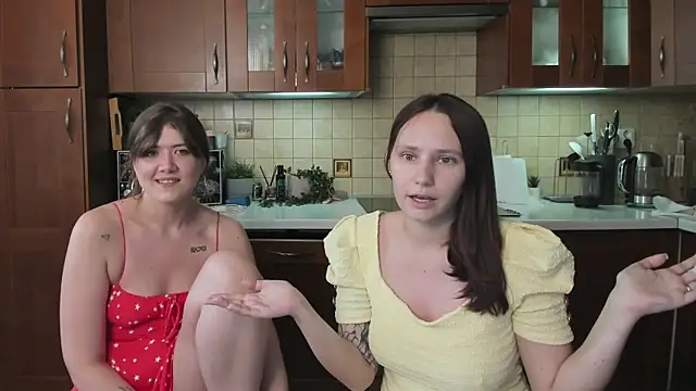 Вебкам-шоу HotCaramellsTV