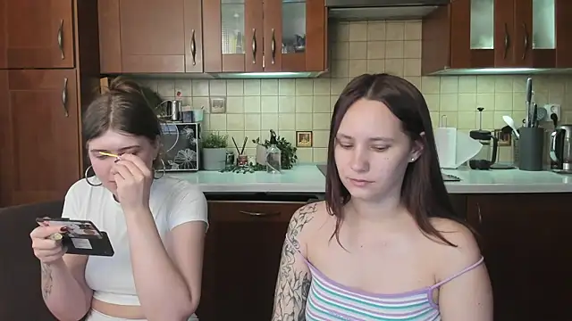 Вебкам-шоу HotCaramellsTV