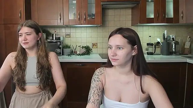 Вебкам-шоу HotCaramellsTV