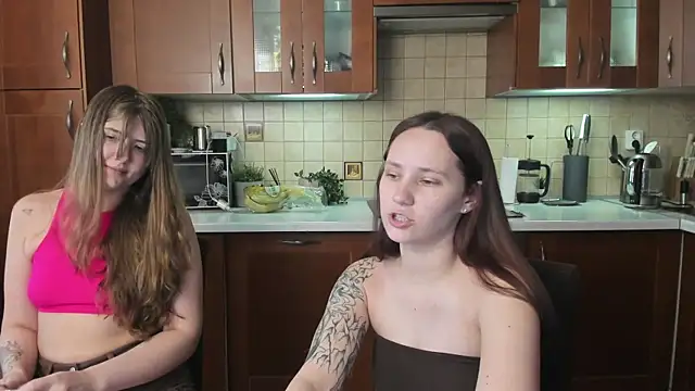 Вебкам-шоу HotCaramellsTV
