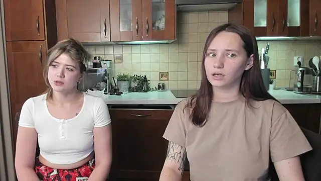 HotCaramellsTV: вебкам-шоу