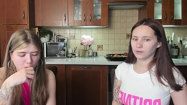 HotCaramellsTV webcam show
