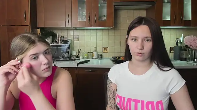 HotCaramellsTV: вебкам-шоу