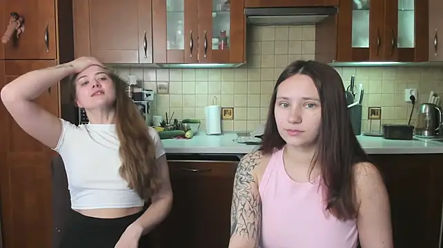 Show modela HotCaramellsTV na web-kameri