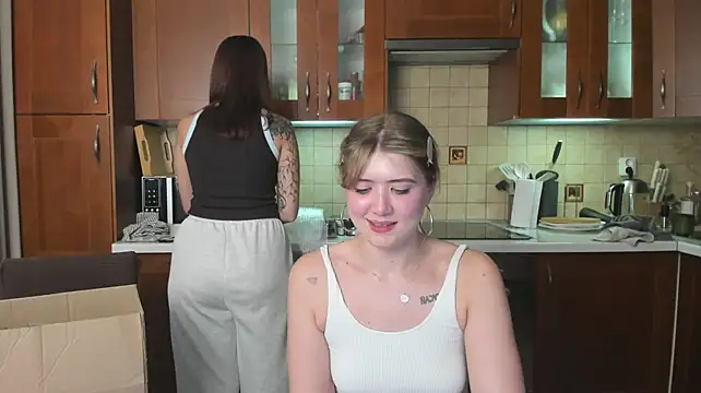 HotCaramellsTV Webcamshow