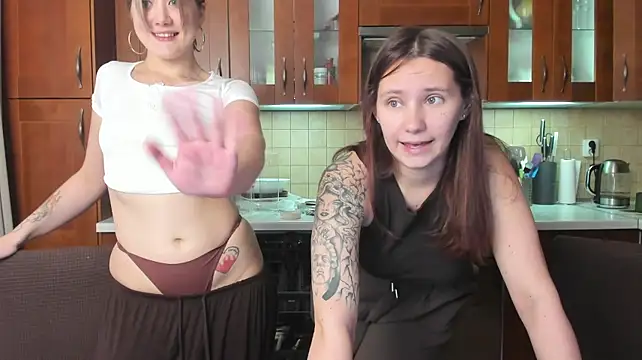 HotCaramellsTV – webcam-show