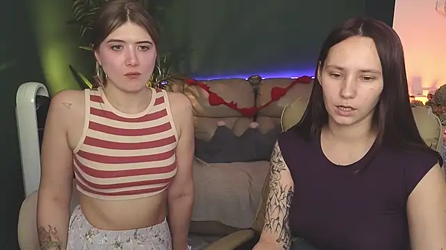 Show modela HotCaramellsTV na web-kameri