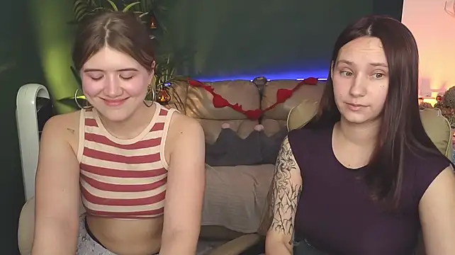 הופעת וובקאם של HotCaramellsTV