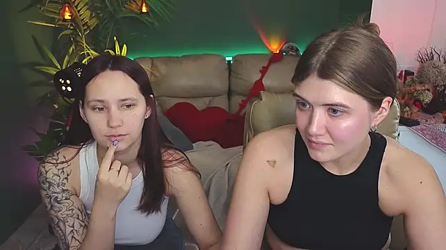 HotCaramellsTV – webcam-show