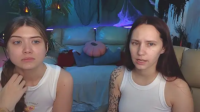 HotCaramellsTV webcam show