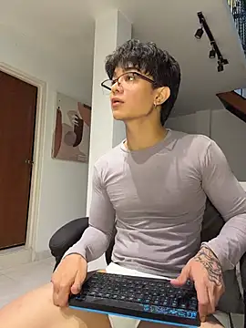 Show modela ajordanR na web-kameri