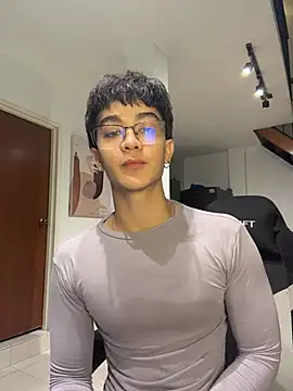 Show modela ajordanR na web-kameri