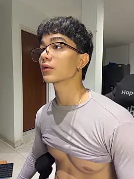 Show modela ajordanR na web-kameri