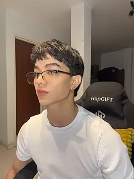 Show modela ajordanR na web-kameri