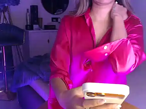 trippy_tina Show in webcam
