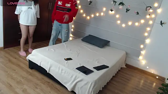 Sarabubbie 现场XXX聊天