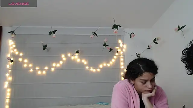 Sarabubbie Adlı Modelin Canlı XXX Sohbeti