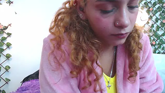 Sarabubbie Adlı Modelin Canlı XXX Sohbeti