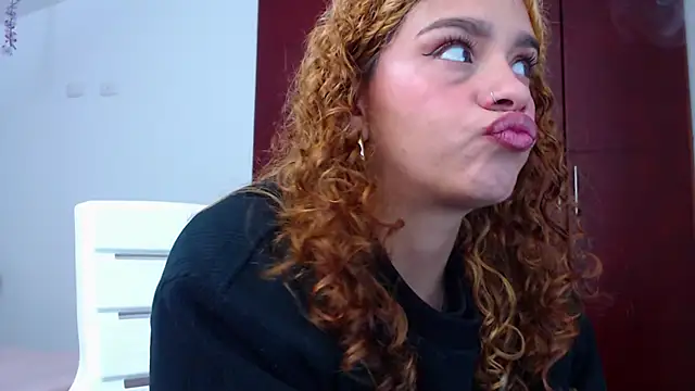 Sarabubbie Adlı Modelin Canlı XXX Sohbeti