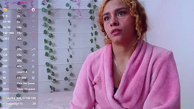Sarabubbie's Live XXX Chat
