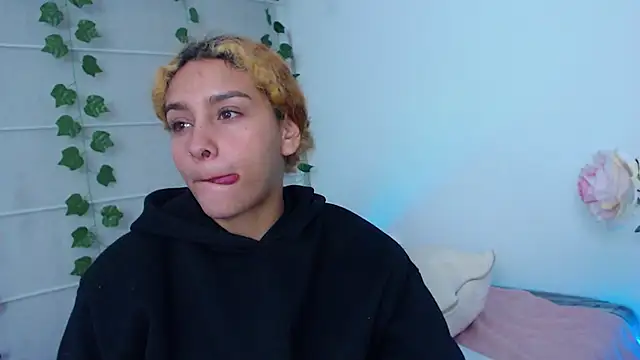 Sarabubbie's Live XXX Chat